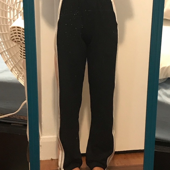 black zip up with pink pants - Picture 2 of 2